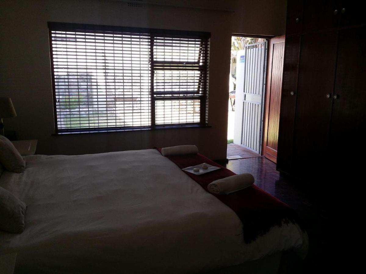 12 On Beach Guest House Saldanha Bay ภายนอก รูปภาพ