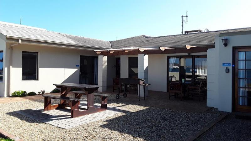 12 On Beach Guest House Saldanha Bay ภายนอก รูปภาพ