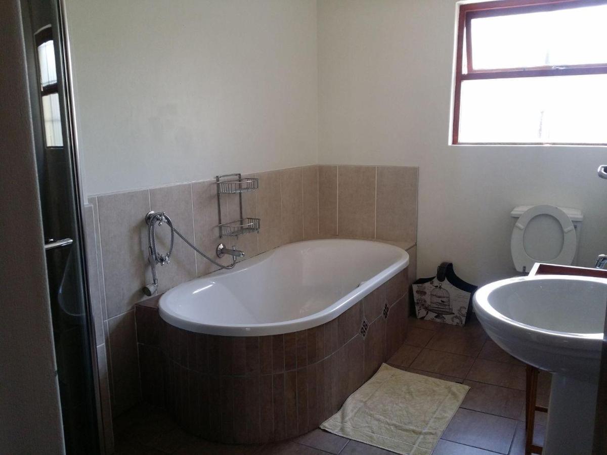 12 On Beach Guest House Saldanha Bay ภายนอก รูปภาพ