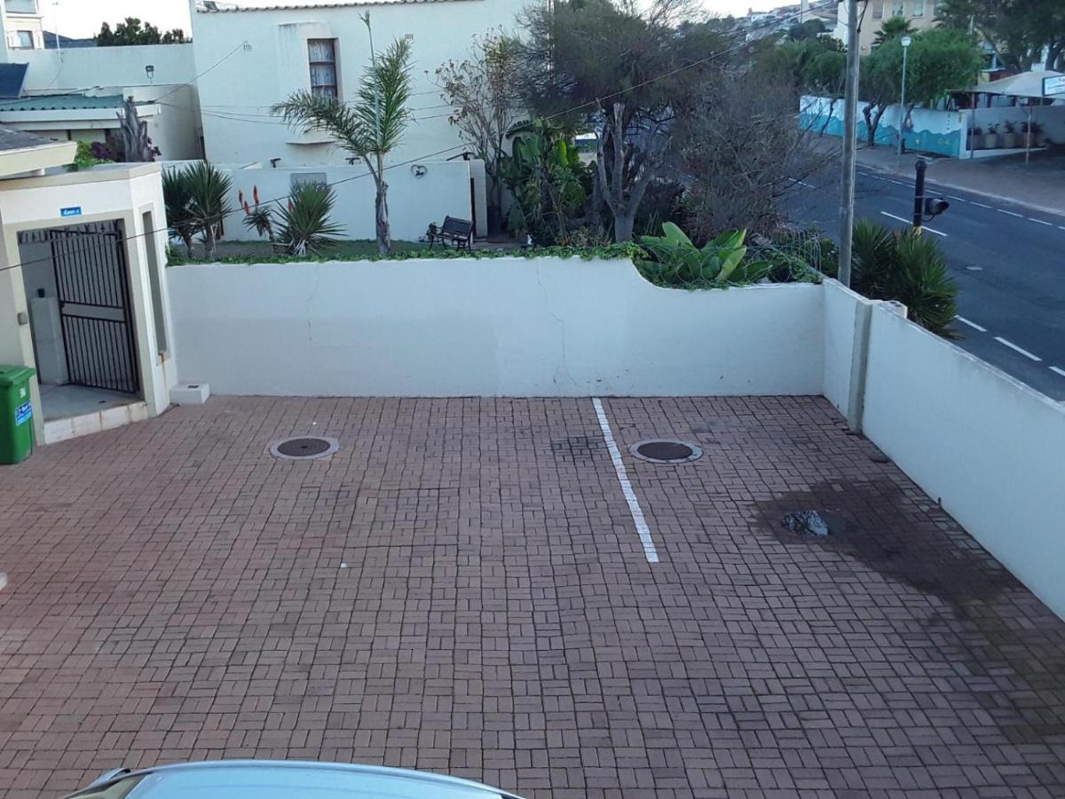 12 On Beach Guest House Saldanha Bay ภายนอก รูปภาพ