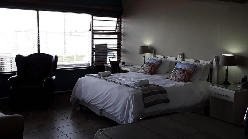 12 On Beach Guest House Saldanha Bay ภายนอก รูปภาพ