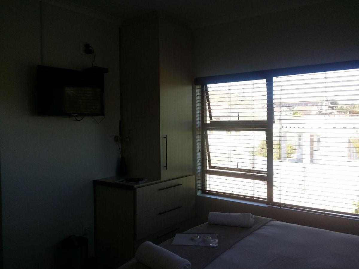 12 On Beach Guest House Saldanha Bay ภายนอก รูปภาพ