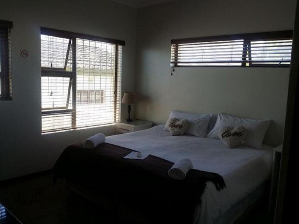 12 On Beach Guest House Saldanha Bay ภายนอก รูปภาพ