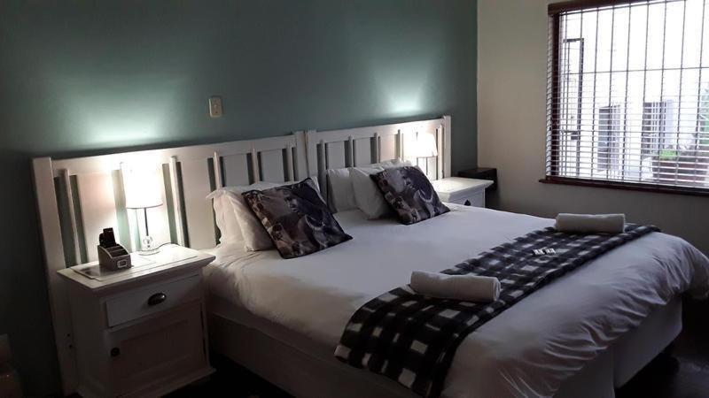 12 On Beach Guest House Saldanha Bay ภายนอก รูปภาพ