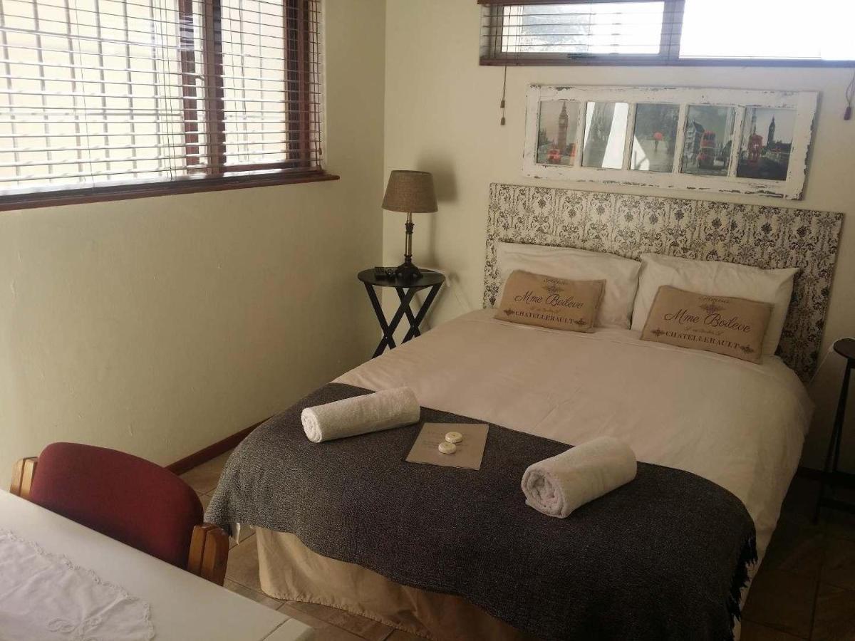 12 On Beach Guest House Saldanha Bay ภายนอก รูปภาพ