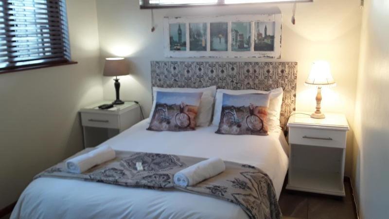 12 On Beach Guest House Saldanha Bay ภายนอก รูปภาพ