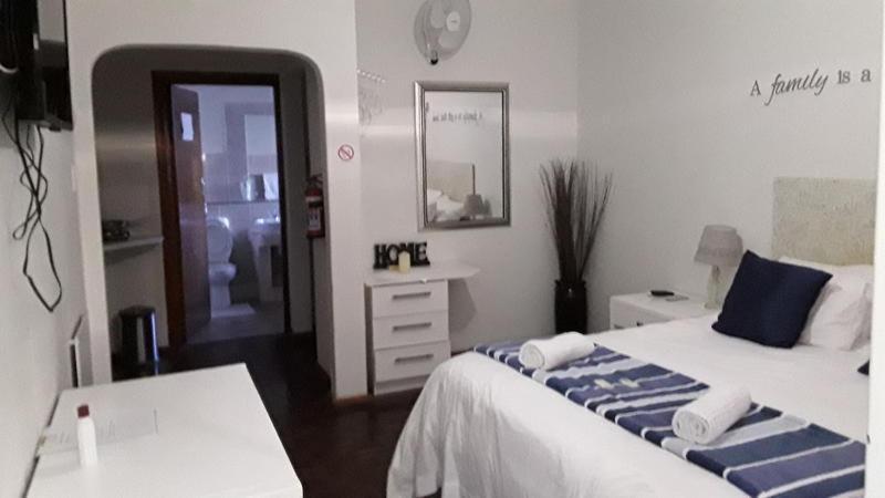 12 On Beach Guest House Saldanha Bay ภายนอก รูปภาพ